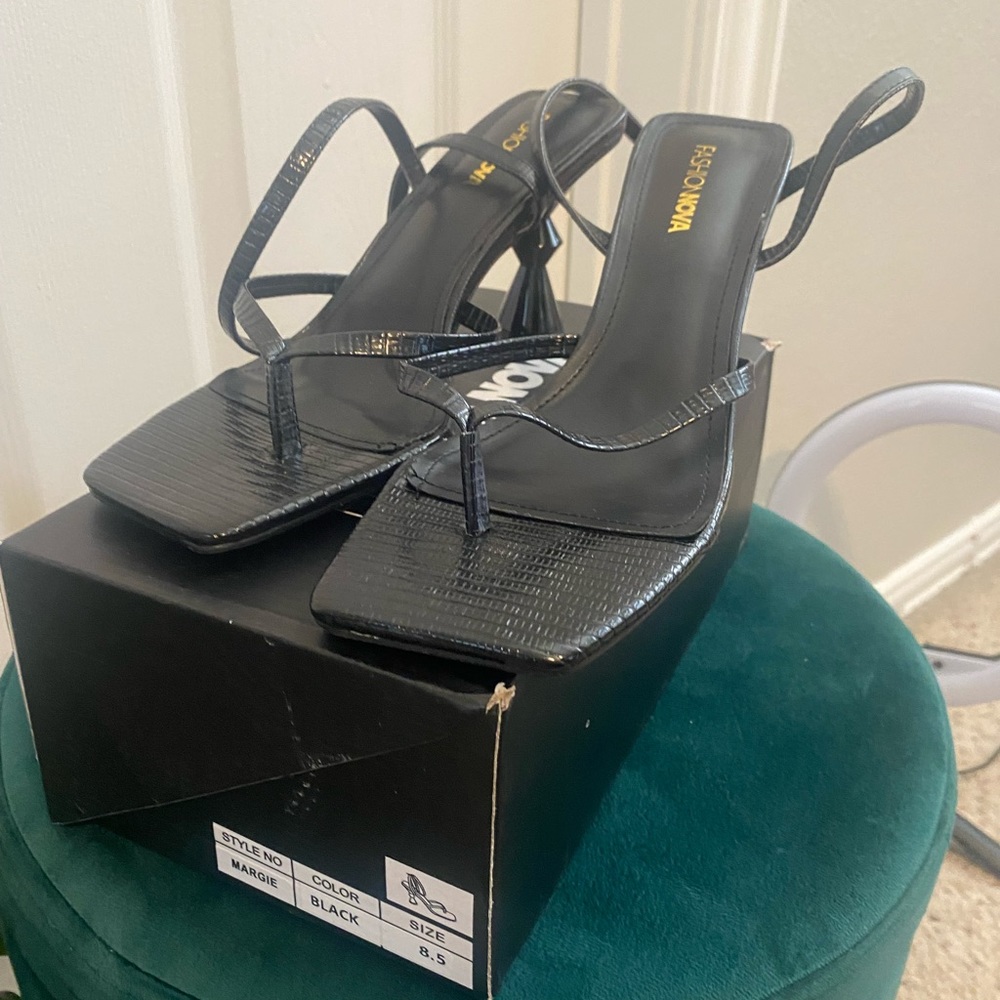 Black Fashion Nova Thong Heels